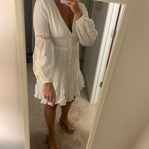 Francesca’s long sleeve white dress with lace detailing - Picture 3 of 4